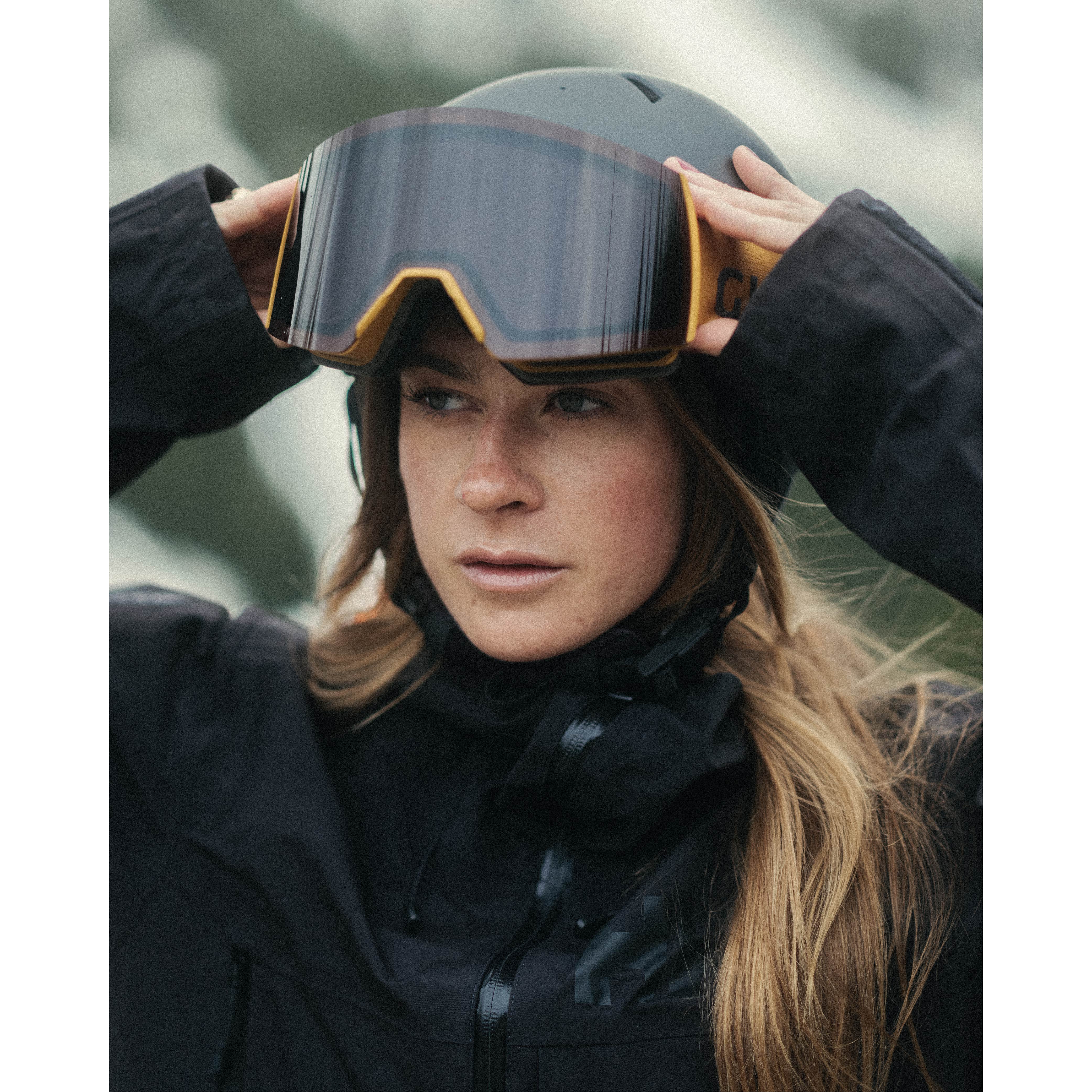 Reveal Photochromic Black/Buck